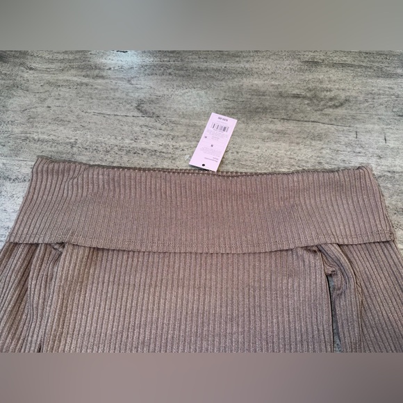 Ribbed Off-Shoulder Long Sleeve Top | NWT | Size S - Picture 6 of 8
